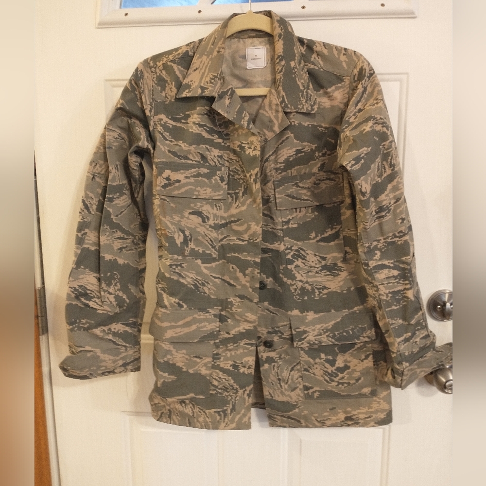 US Air Force Woman's Utility Coat Camo Pattern 50% Cotton 50% Nylon Size 6 Long